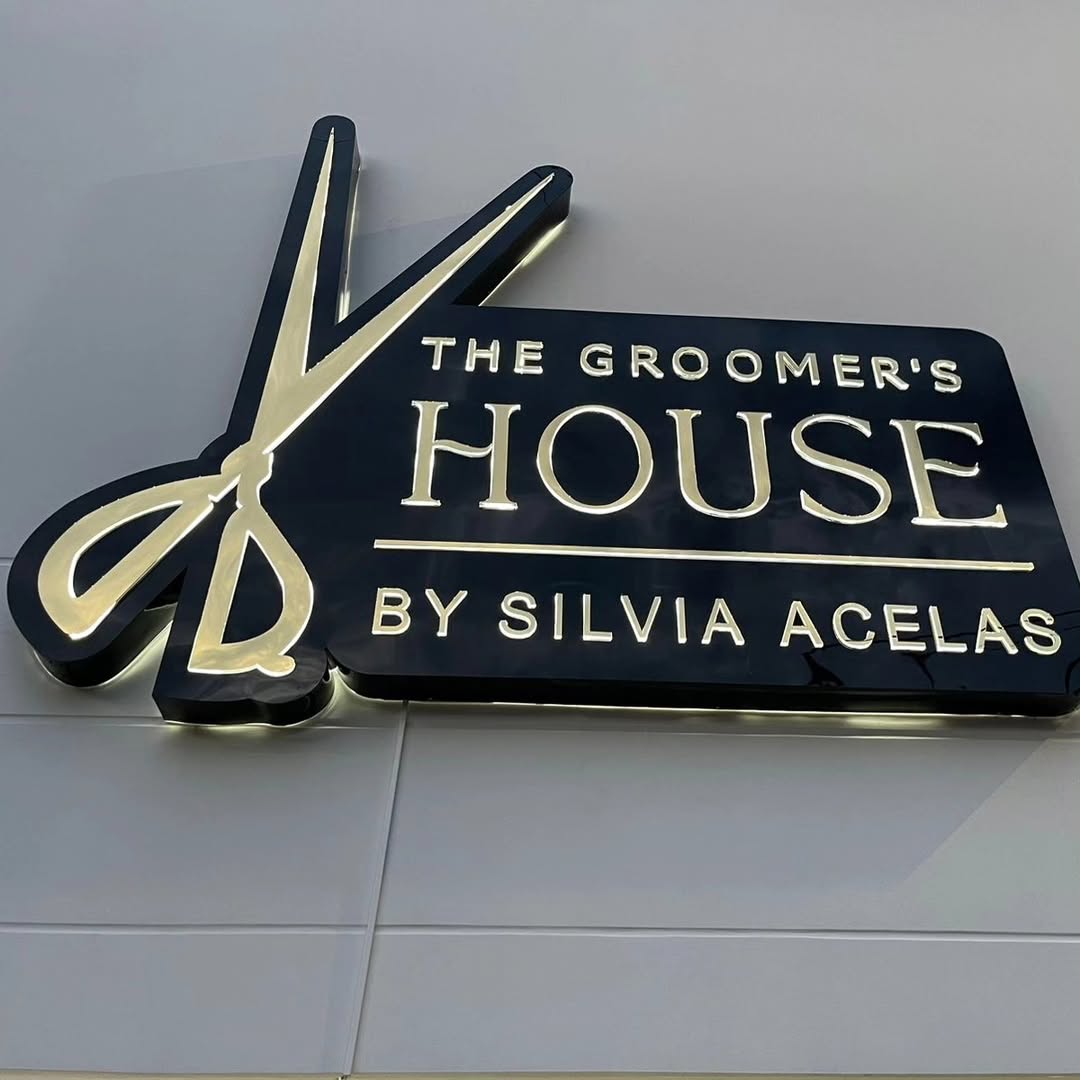 Entrada The Groomer's House